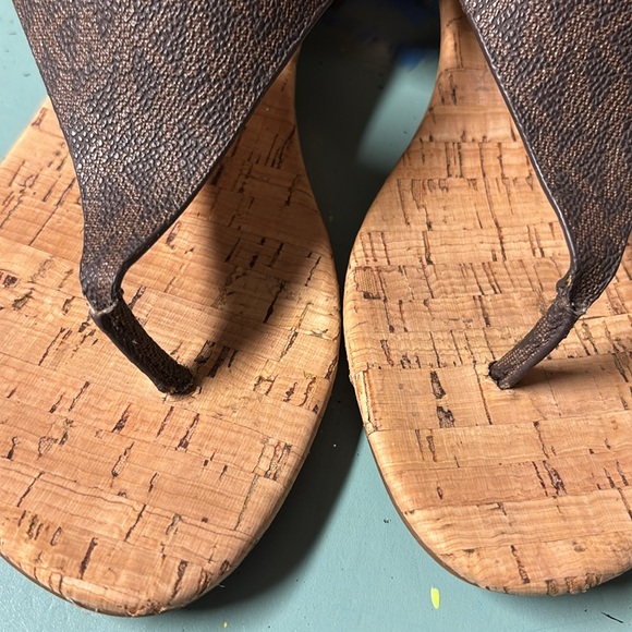 Women’s sandals does not have tags, but they have never been worn - Picture 8 of 9